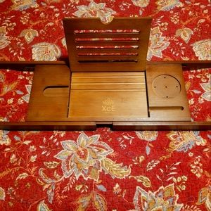 Bamboo bathtub caddy